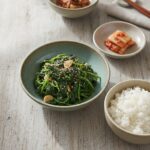 Korean Spinach Side Dish (Sigeumchi Namul)